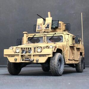 アカデミーモデル　1/35 M1151 ハンビー完成品プラモデル　改造模型　フィギュア2体付き