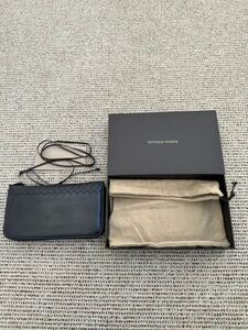  ［美品］BOTTEGA VENETA 　イントレチャート　エキゾチックレザー(ウミヘビ) ジップアラウンドウォレット　長財布　ブラック　箱付き。