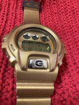 YK-5556 中古品 腕時計 CASIO カシオ G-SHOCK ジーショック 型番 DW-6900GD 希少ゴールド#金色#デジタル_画像3