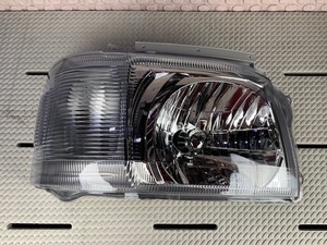 ハイエース 200系1-2型 (H16/8-H22/6) クリスタ ルヘッドライト 左右セット 新品