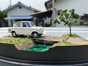 昭和の想い出　とある田舎の風景ジオラマ　旧車　マツダ　キャロル　1/32 LED