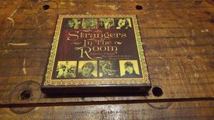 ■3点以上で送料無料!! Strangers In The Room/CD BOX セット 1298