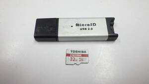 新入荷　TOSHIBA　microSDHCカード　EXCERIA　32GB　USB2.0リーダライタ付　中古動作品