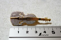 1183 天然石 楽器 ゴールドカラー ブローチ ヴィンテージ アクセサリー アンティーク 宝石 色石 カラーストーン 装飾品_画像4