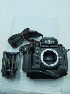 ☆Nikon F4 ボディ MB-21 フィルムカメラ ニコン