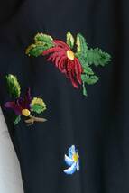 Yohji Yamamoto ヨウジヤマモト POUR　HOMME　両袖に花の刺繍が施された芸術的なジャケットです。30年程前のレア商品　送料無料_画像4