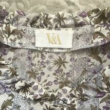 V&A 花柄　ブラウス　フリル　薄紫　ライトグレー　七分袖　綿　コットン　薄手　レース柄　ヴィクトリア&アルバート美術館　日本製_画像3
