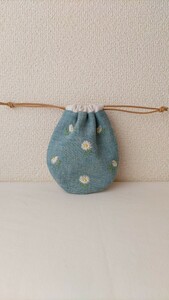 ハンドメイド　手刺繍　巾着小　マーガレット