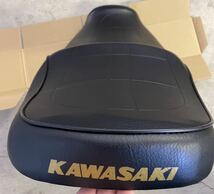 ゼファー1100用　Ｚ２タイプ　KAWASAKIロゴ　段付きシート_画像2