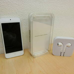 (930) Apple/アップル MVHV2J/A A2178 iPod touch 第7世代 32GB シルバー アイポッド タッチ デジタルオーディオプレーヤー イヤフォンの画像1