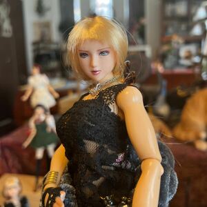 カスタムドール　1/6 頭部（作家物）　銃を構える女戦士　黒いインナー風戦闘服　黒網ストッキング