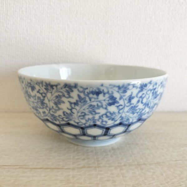 お値下げしました、古伊万里 染付萩唐草 亀甲文 向付・汲み出し茶碗