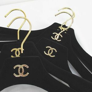 シャネル CHANEL ハンガー 5本セット ブラック 黒 ベロア調 ロゴ 収納用品 レディース