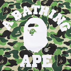 アベイシングエイプ A BATHING APE ABC CAMO COLLEGE TEE M サイズ GREEN カモ カレッジ ロゴ Tシャツ 半袖 グリーン 緑 迷彩 240301の画像3