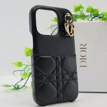 1円【美品】ディオール　Dior　iPhone 14/ Pro　ケース　カナージュ　レディディオール　チャーム　ブラック　黒　ゴールド　シリアル有り_画像1