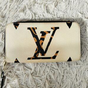 希少/RFID搭載 LOUIS VUITTON ジャイアント モノグラム ジャングル ジッピーウォレット 長財布 M44745 アニマル 19AW限定 ルイヴィトン 白の画像2