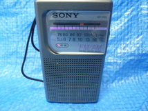 ◆ソニー　ポータブルラジオ　ＦＭ／ＡＭ　ＩＣＦーＰ２０　中古◆_画像2