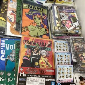 【同梱不可/現状】 ONE PIECE ワンピース グッズ まとめ売り 缶バッジ クリアファイル フィギュア タオル グラス タンブラー マグカップ 他の画像8