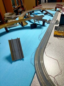 鉄道模型レイアウト用 スタイロフォームの表面シート。地面 、地表のようなグレーと ブラックの柄。