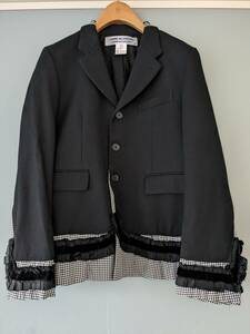 定価101,640円フランス製　コムデギャルソンコムデギャルソンのジャケット。コムコムらしい素晴らしい造りです。