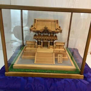 組立済 木製 建築 模型 1/50 白木造り 日光東照宮 陽明門 完成品 ガラスケース付 木工品 ジオラマ オブジェ 日光東照宮 陽明門 木製模型