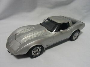 UT　1/18　『コルベット（C3）　1978』ルース品　リアガラスひび有