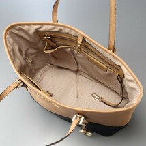 TH1771■マイケルコース MICHAEL KORS*レザートートバッグ*バイカラー*30H4GTVT1T*肩掛け 鞄*本革*チャーム*ブラウン×ブラック系_画像7