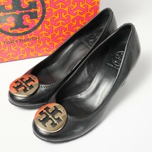 GP5556■定価4.2万*トリーバーチ/TORY BURCH*SALLY WEDGE*レザーパンプス*ウエッジソール*本革*メタルロゴ*ブラック*6*23cm相当*50008644_画像1