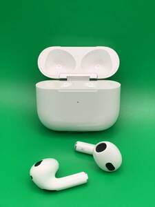 ★新品同様 Apple AirPods 第3世代 MaSafe充電ケース MME73J/A アップル エアポッド ホワイトA2565 A2564 AP3MS-S 4