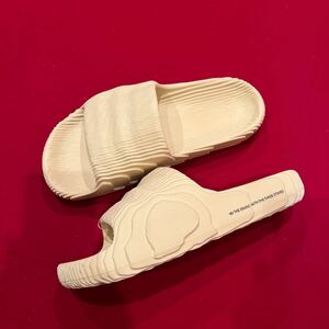 定価7,700円　29.5㎝　adidas　アディダス　ADILETTE 22　アディレッタ　新品　SLIDES　シャワーサンダル　スライド　atmos