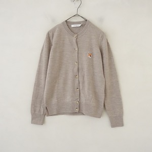 【定価4.4万】メゾンキツネ MAISON KITSUNE *フォックスヘッドパッチアジャステッドRネックカーディガン*S(2-2403-250)【92C42】