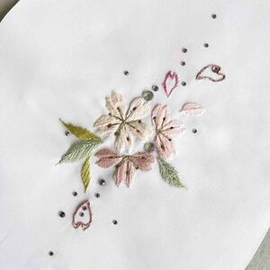 刺繍半衿　桜②　★ラインストーン　塩瀬★ポリエステル　洗える半衿　和装小物　手刺繍　ラメ　金糸　日本刺繍　フランス刺繍