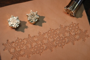  雪の結晶　No.61 レザークラフト　打刻印　手打ち刻印　メタルスタンプ　　ヌメ革に　革細工 ハンドメイドに　スタンプ