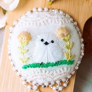 シマエナガ 刺繍 ブローチ 立体刺繍 ビーズ レース