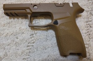 ライラクス取り扱い SIG SAUER ProForce M17 CO2 GBB CO2ガスガン コヨーテ/タン用 グリップフレーム その2