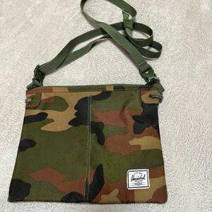 Herschel ハーシェル　迷彩サコッシュ