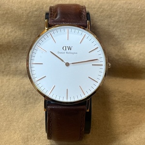 #7773　Daniel Wellington ダニエルウェリントン 3ATM メンズ　腕時計　ブラウン　電池切れ