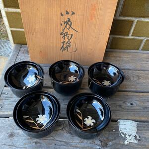 小吸物椀 百合 六華撰　うるし塗　木硬　陶器 汁椀　５客　木粉　未使用　木箱　共箱　レトロ　ユリ　蓋つき椀　和食器 nb