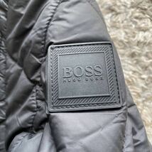 極美品/L相当/HUGO BOSS ヒューゴボス ブルゾン フライトジャケット MA-1 キルティング ジャケット 腕ロゴ ボンバー メンズ 軽量 アウター_画像2