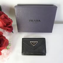 s766 極美品プラダ 三つ折り財布コンパクトウォレット三角プレートサフィアーノ PRADA_画像1