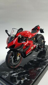  Tamiya модель 1/12 DUCATI SUPER LEGGERA V4