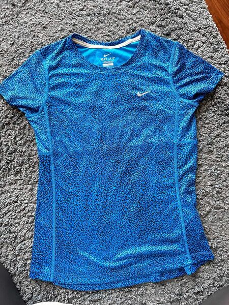 NIKE DRY-FIT Tシャツ