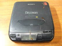 h518 SONY ポータブルCDプレーヤー Discman D-33 中古　本体　ジャンク_画像1