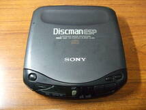 h835 SONY CDウォークマン　DISCMAN/ディスクマン D-235 本体 ソニー　中古　本体　再生OK　難あり_画像1