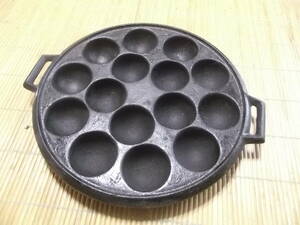 鋳物製　重量感あり　タコ焼き器　丸形