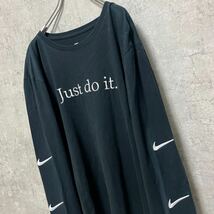 NIKE 長袖 Tシャツ　黒　ロンT 長袖　カットソー　ブラック　Tシャツ　丸首　スウォッシュロゴ　刺繍　メンズL_画像2