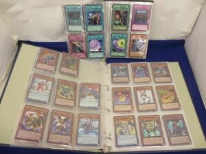 【同梱可】状態B トレカ 遊戯王 ファイル2冊セット カード100枚以上入り