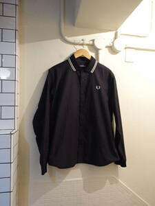 フレッドペリー　シャツ　サイズM　M5647 102 00715 407 WC1X 0AA 定価17600円　Knitted Collar Shirt　23SS