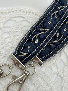 R59インド刺繍リボンチャーム付スマホストラップ（手首用）紺色※斜めがけはできません。