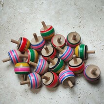 伝統工芸　ミニ こま　高さ 3.5cm 独楽 玩具 18個まとめて　日本伝統民芸品_画像6